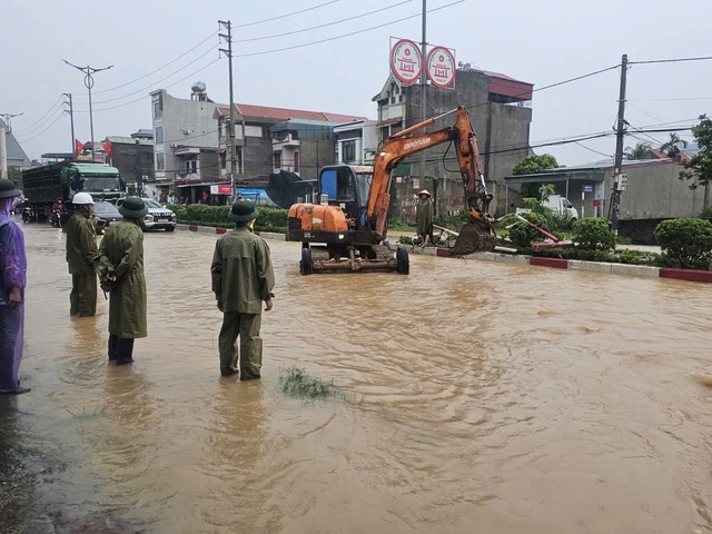 Ảnh hưởng bão số 5: Mưa to, kéo dài gây ngập lụt nhiều khu vực ở Quảng Ninh - Ảnh 3.