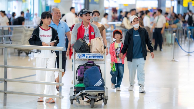 Gần 2 triệu lượt khách dự kiến qua các cảng hàng không, sân bay dịp cao điểm nghỉ lễ Quốc khánh - Ảnh 1.