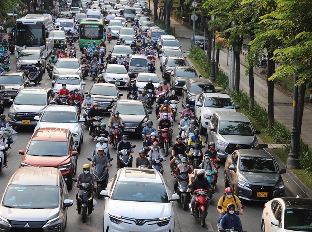 TP.HCM đề xuất khu vực hạn chế xe xăng, dầu vào trung tâm từ năm 2026 - Ảnh 1.