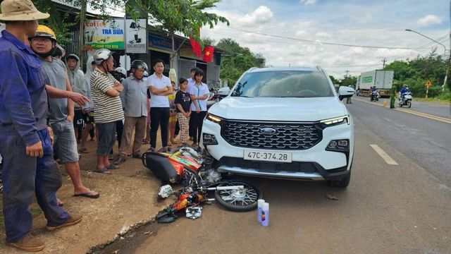 Đắk Lắk: Xe máy tông xe đạp điện, một học sinh tử vong thương tâm- Ảnh 2.