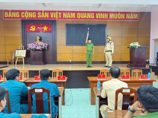 TP.HCM tập huấn, bố trí lực lượng Công an cấp xã xử lý vi phạm giao thông - Ảnh 1.