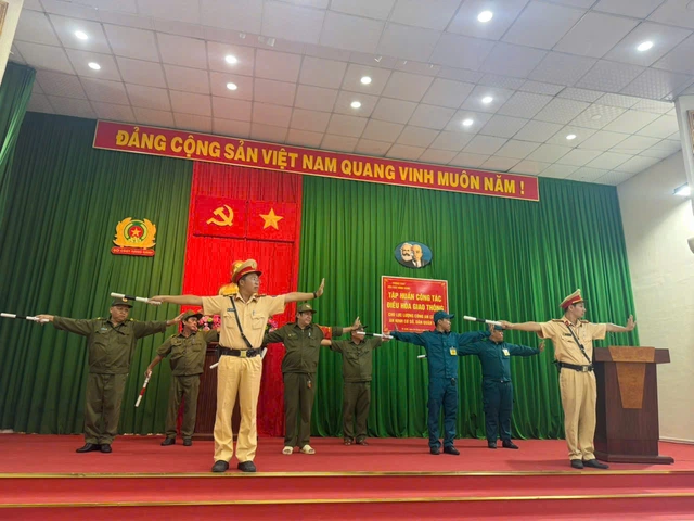 TP.HCM tập huấn, bố trí lực lượng Công an cấp xã xử lý vi phạm giao thông - Ảnh 2.
