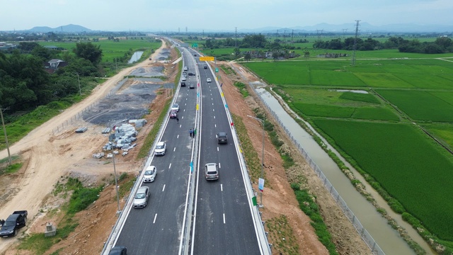 Khẩn trương hoàn thành các hạng mục còn lại cao tốc từ Bãi Vọt đến Cam Lộ - Ảnh 1.