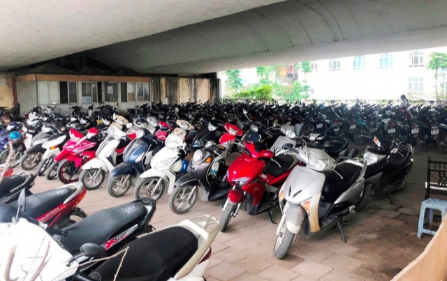 Hà Nội tìm giải pháp di dời các bãi trông giữ xe ra khỏi gầm cầu- Ảnh 1.