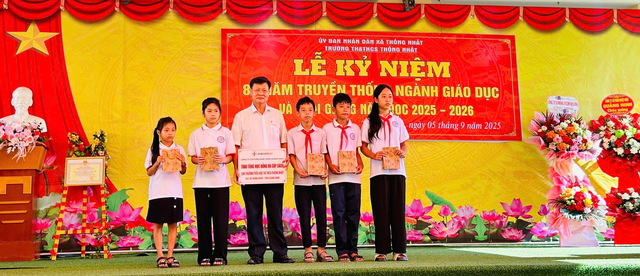 QTP chung tay "Thắp sáng ước mơ" nhân dịp khai giảng năm học mới 2025 - 2026 - Ảnh 7.