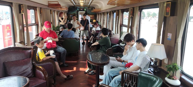 Chính thức đưa vào khai thác tàu du lịch văn hóa “Hà Nội 5 Cửa Ô”- Ảnh 1.