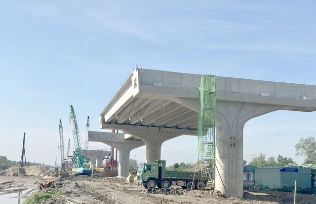 Đẩy nhanh thi công dự án Vành đai 3, dự kiến thông xe cuối năm 2025 - Ảnh 1.