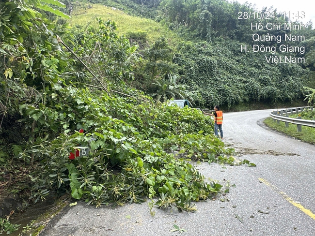 Bảo đảm ATGT trên các tuyến quốc lộ, đường Hồ Chí Minh qua TP. Đà Nẵng và tỉnh Quảng Nam sau mưa bão số 6- Ảnh 6.