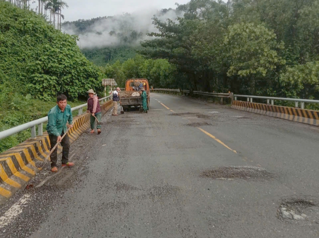 Bảo đảm ATGT trên các tuyến quốc lộ, đường Hồ Chí Minh qua TP. Đà Nẵng và tỉnh Quảng Nam sau mưa bão số 6- Ảnh 8.