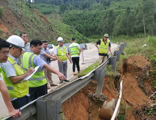 Bảo đảm ATGT trên các tuyến quốc lộ, đường Hồ Chí Minh qua TP. Đà Nẵng và tỉnh Quảng Nam sau mưa bão số 6- Ảnh 9.