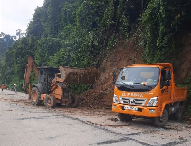 Bảo đảm ATGT trên các tuyến quốc lộ, đường Hồ Chí Minh qua TP. Đà Nẵng và tỉnh Quảng Nam sau mưa bão số 6- Ảnh 2.