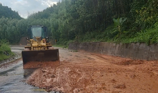 Bảo đảm ATGT trên các tuyến quốc lộ, đường Hồ Chí Minh qua TP. Đà Nẵng và tỉnh Quảng Nam sau mưa bão số 6- Ảnh 4.