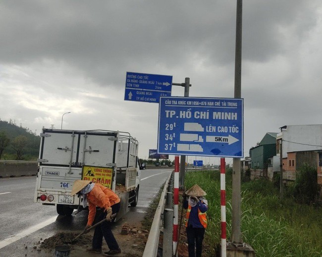 Đóng đường, sửa cầu Trà Khúc trên QL1 qua Quảng Ngãi, phương tiện lưu thông thế nào?- Ảnh 1.