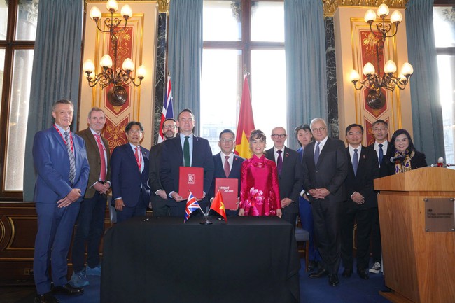 Vietjet và Rolls-Royce ký kết hợp đồng động cơ Trent 7000 trị giá 3,8 tỷ USD- Ảnh 2. Vietjet và Rolls-Royce ký kết hợp đồng động cơ Trent 7000 trị giá 3,8 tỷ USD- Ảnh 2.