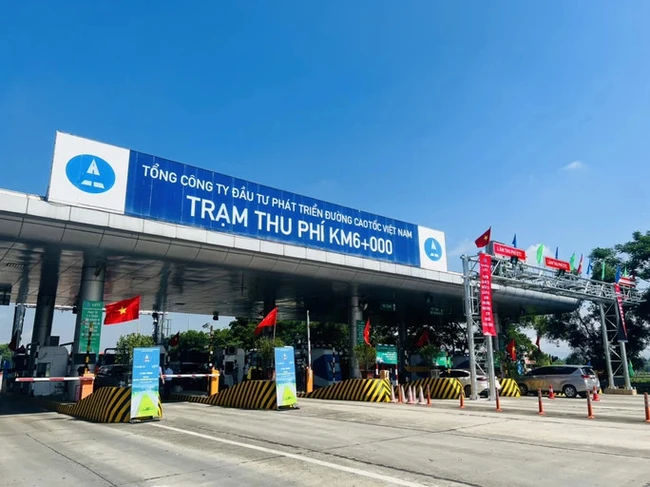 Miễn thu phí xe vận chuyển hàng cứu trợ bão lũ qua 5 tuyến cao tốc của VEC- Ảnh 1.