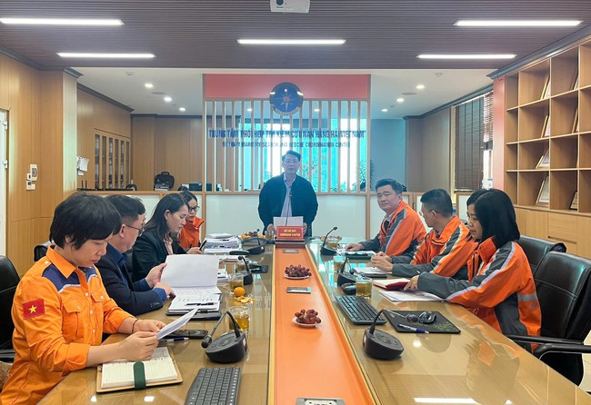 Cục Hàng hải và Đường thủy Việt Nam hỗ trợ người dân Khánh Hòa khắc phục hậu quả mưa lũ- Ảnh 2.