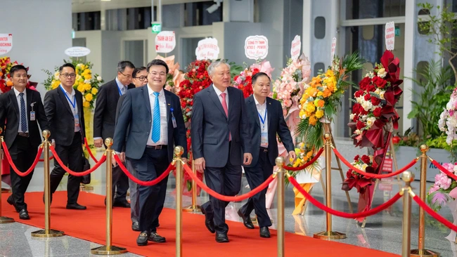 Phó Thủ tướng Thường trực Chính phủ cắt băng khánh thành Nhà ga T2 Nội Bài mở rộng- Ảnh 2.