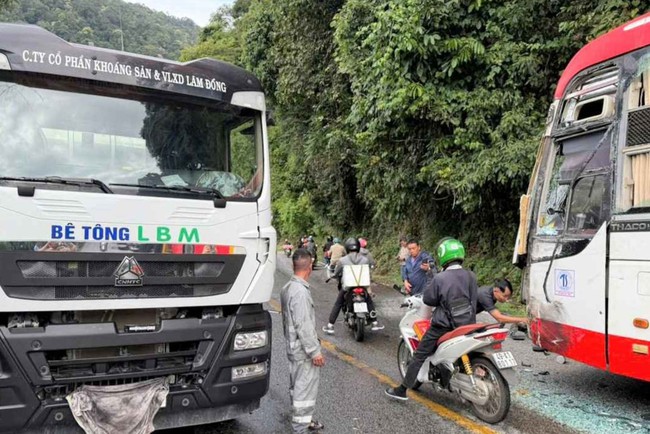 Tai nạn liên hoàn trên đèo Bảo Lộc, quốc lộ 20 tê liệt nhiều giờ- Ảnh 1.