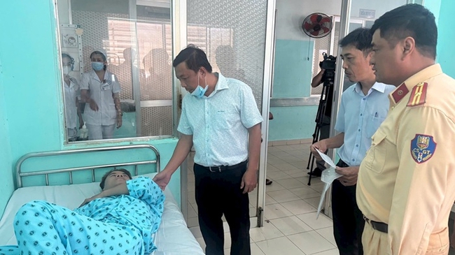 Khẩn trương khắc phục hậu quả vụ TNGT nghiêm trọng trên cao tốc Vĩnh Hảo – Phan Thiết- Ảnh 1.