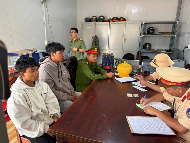 Đăng clip đua xe lên TikTok, nhóm thiếu niên Lâm Đồng bị xử phạt nặng- Ảnh 2.