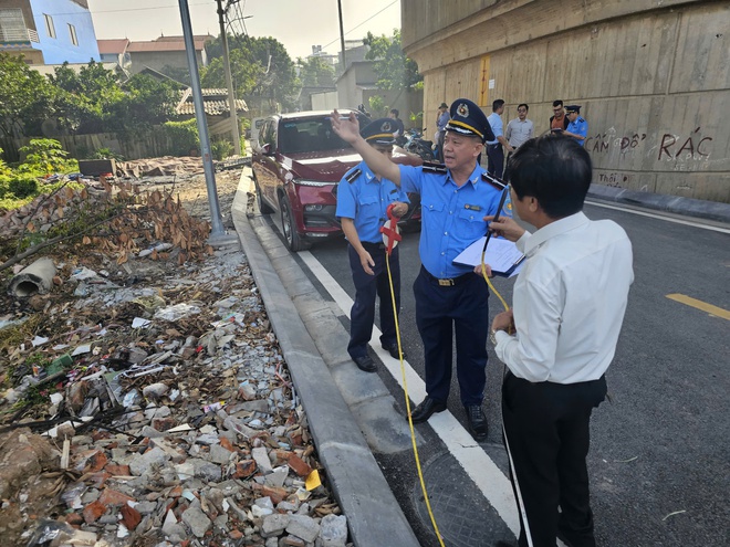 Cận cảnh loạt công trình xâm phạm nghiêm trọng hành lang, uy hiếp an toàn cầu Thăng Long - Ảnh 8.