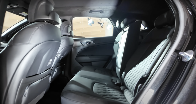 KIA Sportage 2025 lộ diện ngoài đời thực: Nội thất hoàn toàn mới, thêm tính năng đặc biệt- Ảnh 8.