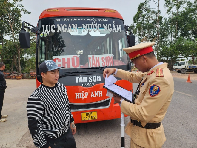 Bắc Giang: Kiểm soát hoạt động vận tải dịp cuối năm ngay từ mỏ, bến bãi- Ảnh 14.