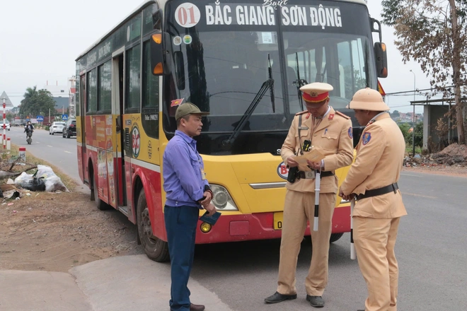 Bắc Giang: Kiểm soát hoạt động vận tải dịp cuối năm ngay từ mỏ, bến bãi- Ảnh 13.