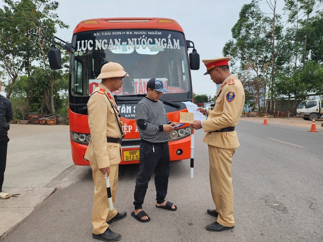 Bắc Giang: Kiểm soát hoạt động vận tải dịp cuối năm ngay từ mỏ, bến bãi- Ảnh 10.