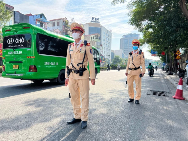 Vừa mở cao điểm, CSGT phát hiện nhiều vi phạm nồng độ cồn vượt mức kịch khung - Ảnh 2.