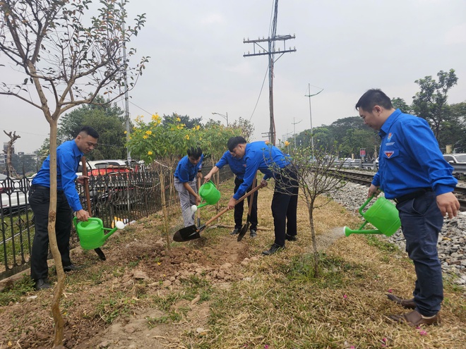 Chùm ảnh: Ngành đường sắt tổ chức lễ hưởng ứng phong trào “Đường tàu - Đường hoa” tại Hà Nội- Ảnh 8.