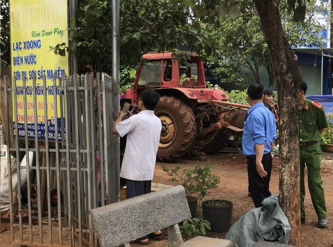 Giải tỏa biển quảng cáo, vật kiến trúc... xâm phạm hành lang ATGT đường Hồ Chí Minh qua tỉnh Gia Lai- Ảnh 5.