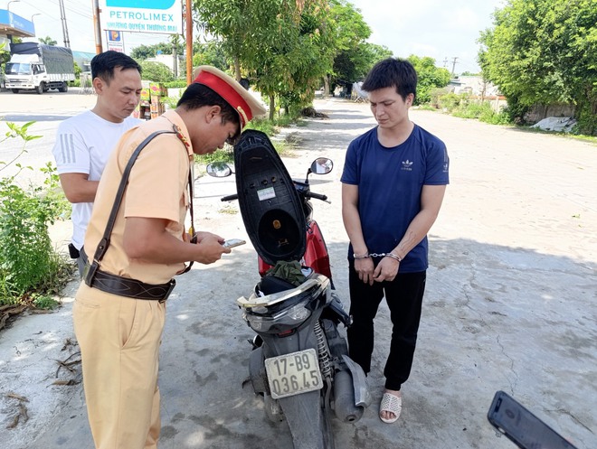 CSGT Thái Bình bắt quả tang đối tượng tàng trữ ma túy- Ảnh 2.