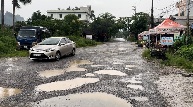 Quảng Ninh: Tỉnh lộ xuống cấp vẫn “còng lưng gánh” xe có dấu hiệu quá tải hàng đêm- Ảnh 1.