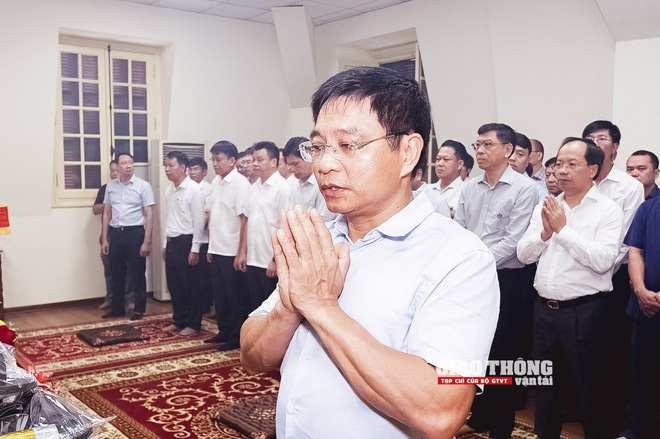 Lãnh đạo Bộ GTVT dâng hương Chủ tịch Hồ Chí Minh nhân kỷ niệm Ngày Thương binh Liệt sĩ- Ảnh 3.