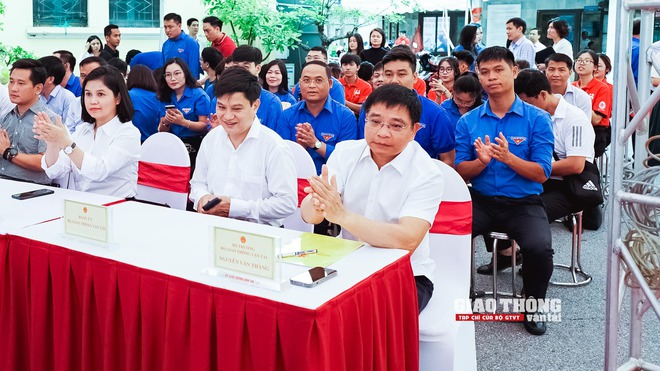 Bộ trưởng Nguyễn Văn Thắng hiến máu, kêu gọi toàn ngành chung tay vì cộng đồng và nạn nhân TNGT- Ảnh 3.