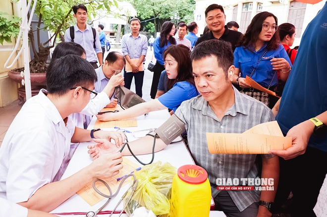 Bộ trưởng Nguyễn Văn Thắng hiến máu, kêu gọi toàn ngành chung tay vì cộng đồng và nạn nhân TNGT- Ảnh 12.