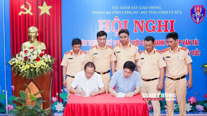 Nhà xe chạy cao tốc cam kết ngăn ngừa nguy cơ tai nạn giao thông- Ảnh 1.