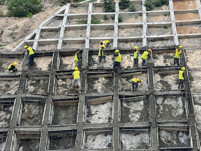 Chong đèn ngày đêm, tăng tốc thi công hầm dài nhất dự án cao tốc Bắc-Nam- Ảnh 18.