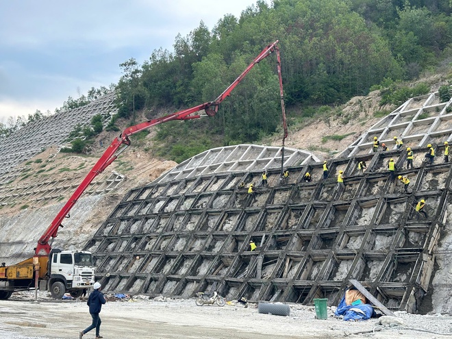 Chong đèn ngày đêm, tăng tốc thi công hầm dài nhất dự án cao tốc Bắc-Nam- Ảnh 19.