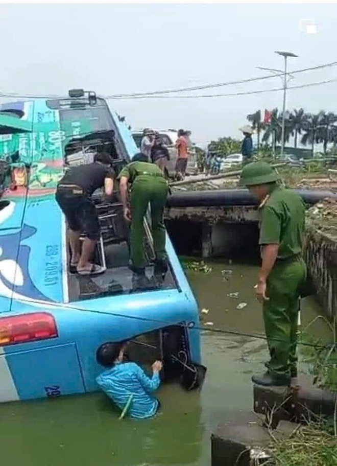 Thông tin chính thức vụ TNGT giữa ô tô buýt với xe tải khiến 3 người thương tại Hà Nội - Ảnh 3.