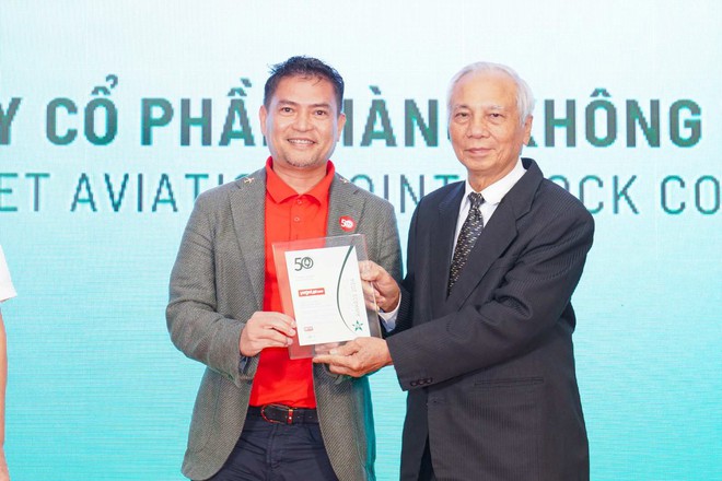 Vietjet được vinh danh trong Top 50 doanh nghiệp phát triển bền vững tiêu biểu 2024- Ảnh 2.