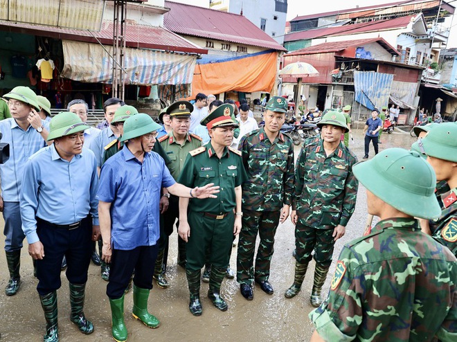 Hình ảnh lãnh đạo Chính phủ tại các "điểm nóng" mưa lũ ở miền Bắc - Ảnh 25.