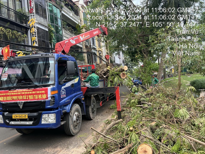 Sẵn sàng tăng ca làm đêm, hỗ trợ Hà Nội giải tỏa cây xanh ngã đổ, đảm bảo giao thông sau bão số 3 - Ảnh 4.