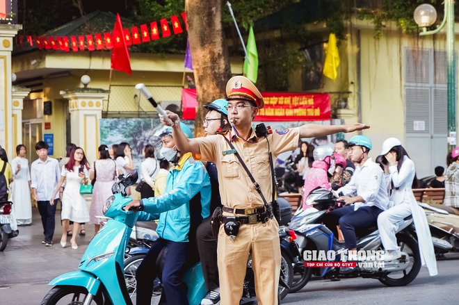 Sáng ngày khai giảng, CSGT xử nghiêm vi phạm giao thông - Ảnh 3.