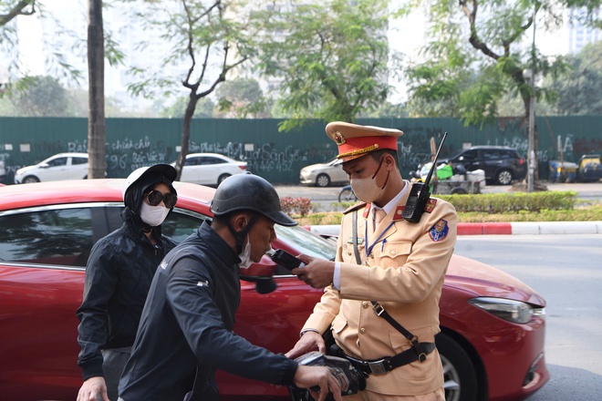 Gần 3 nghìn tài xế "ma men" bị xử phạt trong ngày đầu áp dụng Nghị định 168- Ảnh 1.