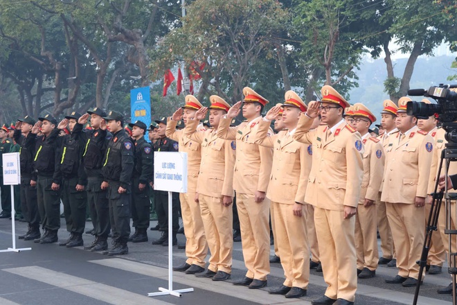 Năm 2025: Tự giác chấp hành pháp luật và xây dựng văn hóa giao thông an toàn- Ảnh 6.