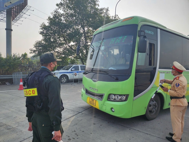 Ủy ban ATGT Quốc gia tổ chức đoàn kiểm tra hoạt động vận tải dịp Tết tại nhà ga, bến xe - Ảnh 4.