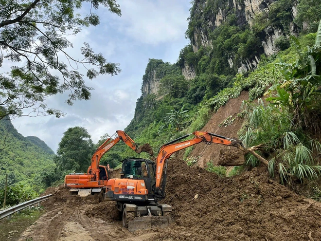 Cao Bằng: Nhiều tuyến đường bị ngập lụt, hư hỏng sau mưa lũ - Ảnh 2.