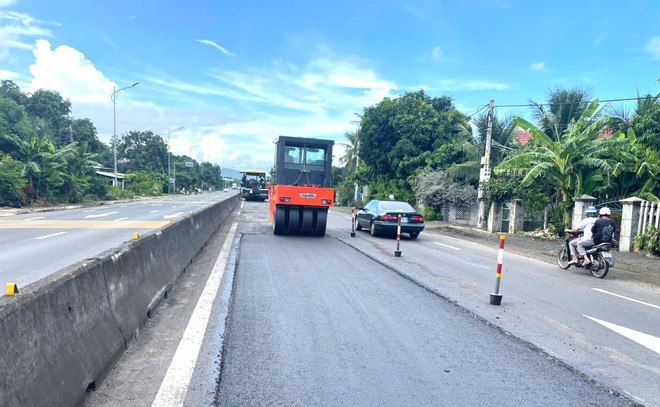 Khắc phục hư hỏng mặt đường, đảm bảo ATGT tuyến QL1 qua tỉnh Đắk Lắk - Ảnh 6.